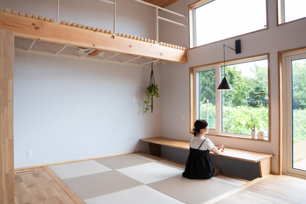 畳に腰を下ろす幸せ