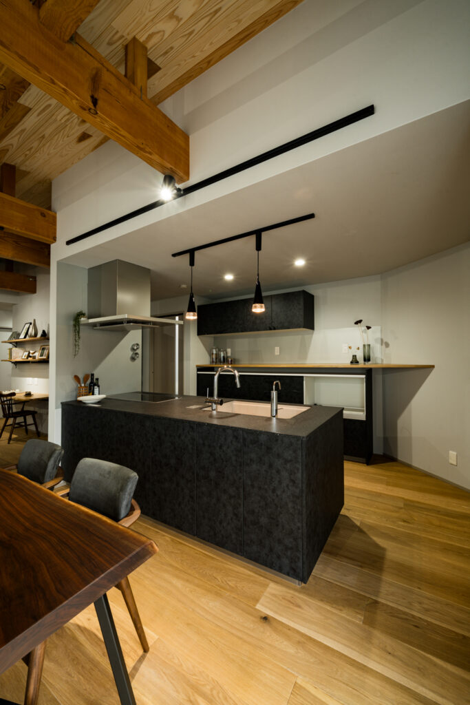 寒かった台所が、家族の中心に