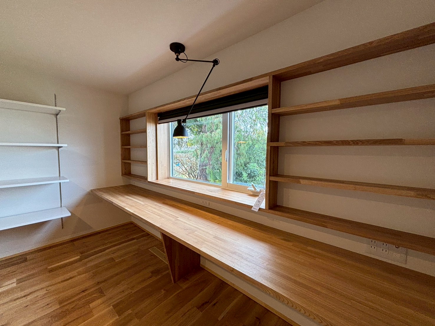 魅力的な作業カウンター