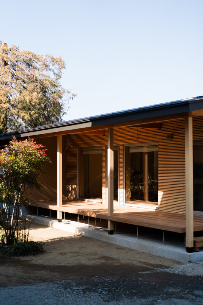 木の質感と暮らす、ひと続きの時間。