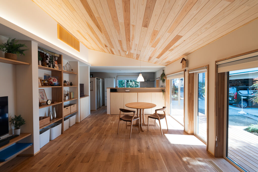 障子越しのやわらかな光に包まれた、ナチュラルで心落ち着く和室