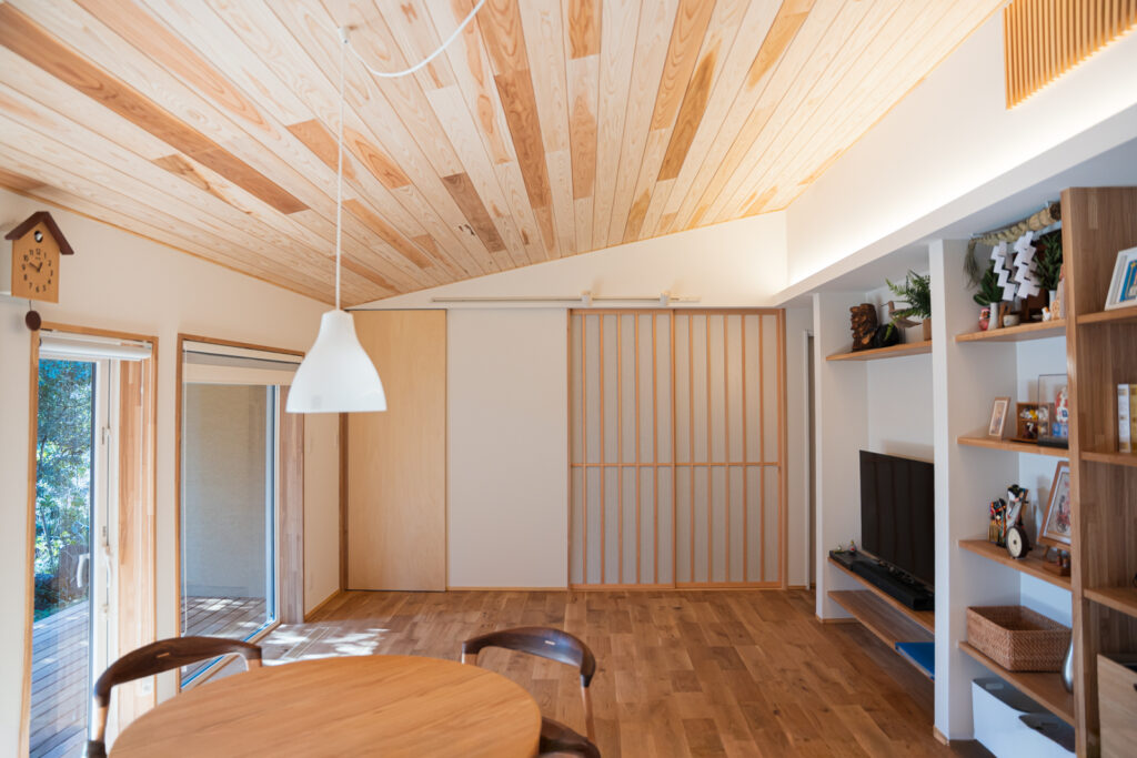 夫婦でリラックスできる広々リビング