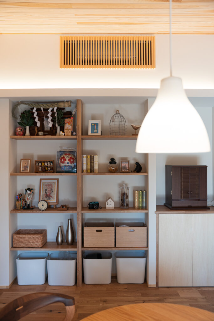 記憶を灯すペンダントと、やさしい間接照明のあるトイレ